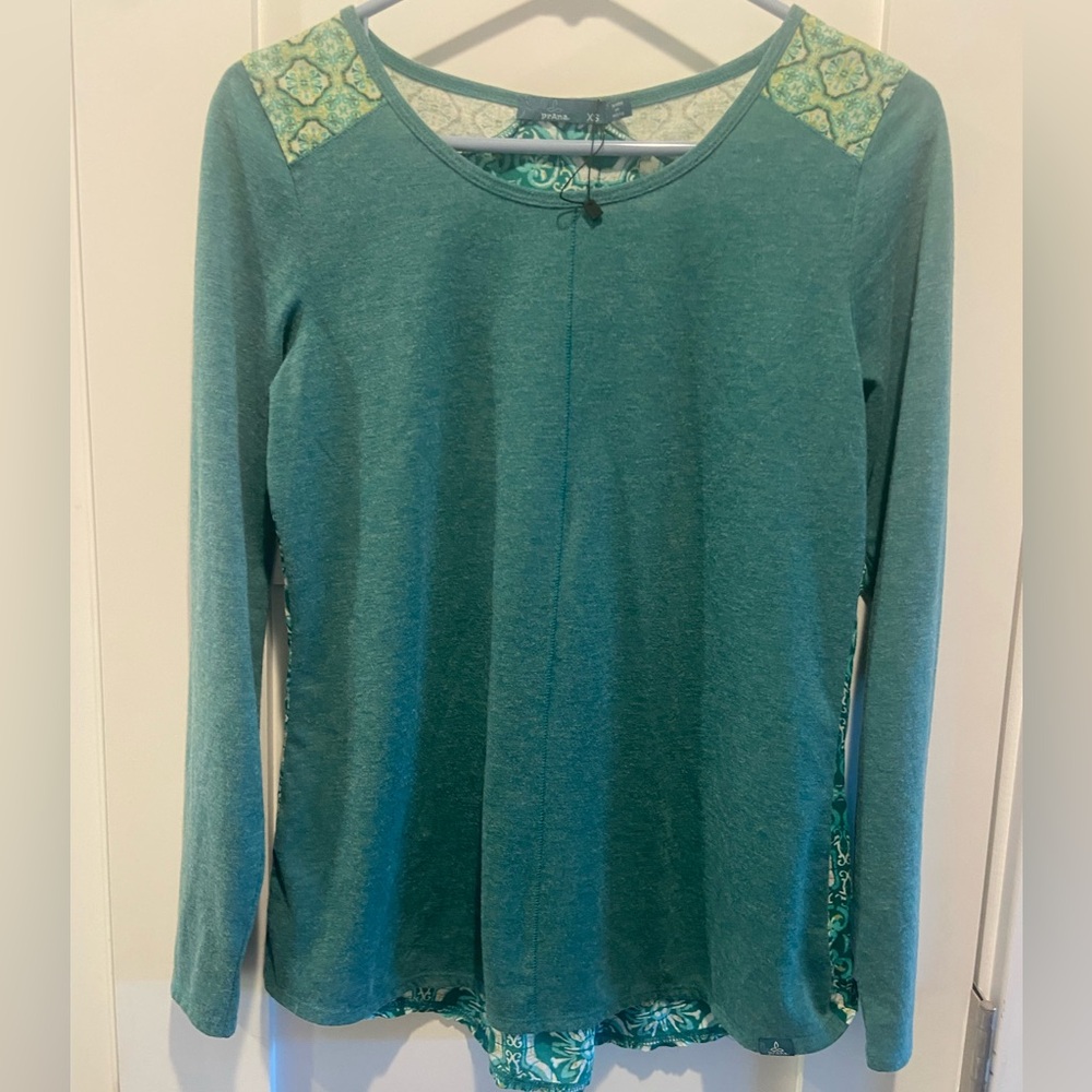 NWOT prAna women’s shirt.